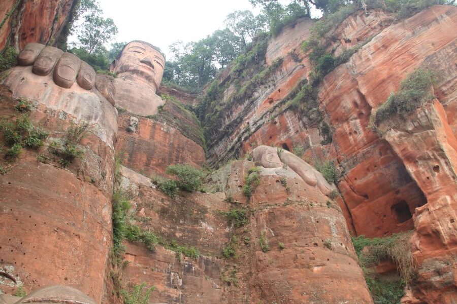 Full-Day Tour of Leshan's Giant Buddha from Chengdu - Arriving at Leshan and choosing your view