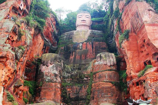 Giant Panda and Leshan Buddha Day Trip from Chengdu - The two-hour road to Leshan