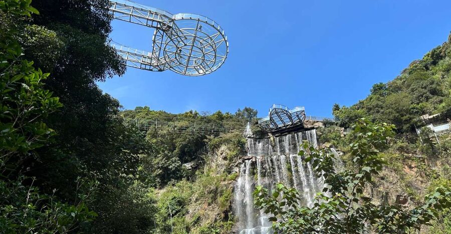 Guangzhou to Gulong Canyon and Cave Fairland PRI Day Tour - The 520-meter glass walkway looks straight into the canyon