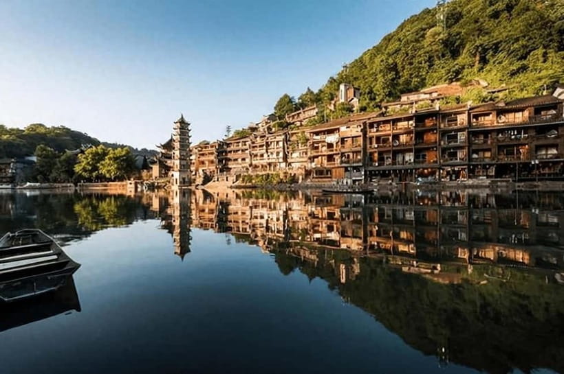 Guilin: 1-Day Iconic Landmarks & Cultural Tour - Elephant Trunk Hill and the river-shaped symbol of Guilin