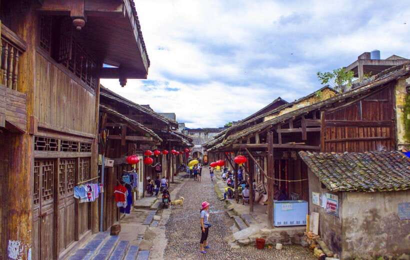 Guilin: Elephant Trunk Hill, Reed Flute Cave & Daxu Old Town - Elephant Trunk Hill and the climb to Puxian Tower
