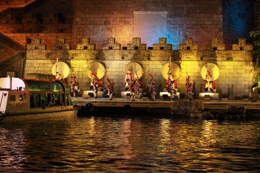 Guilin: Four Lakes Night Cruise with Round-trip Transfer - FAQ