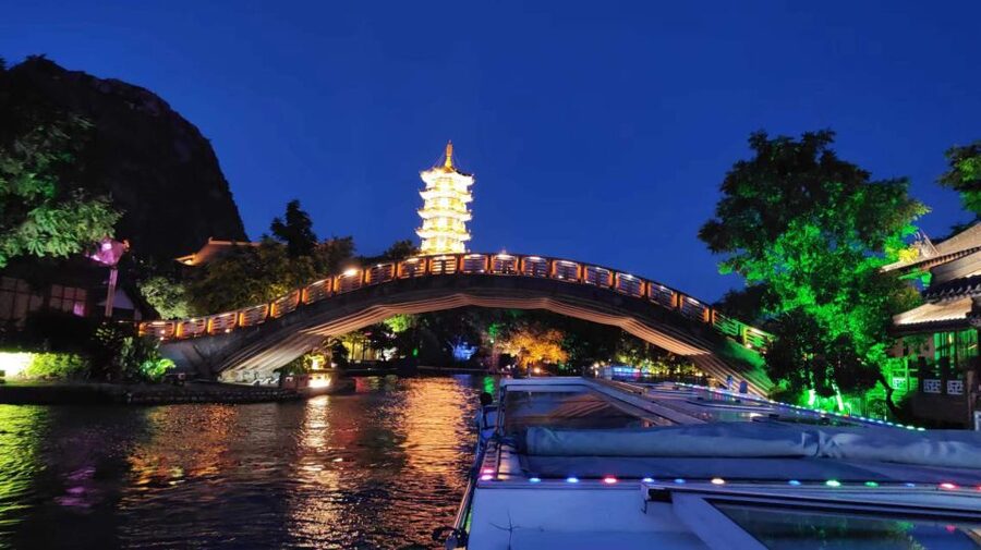 Guilin: Four Lakes Night Cruise with Round-trip Transfer - One hour on the water, or longer with the two-rivers option