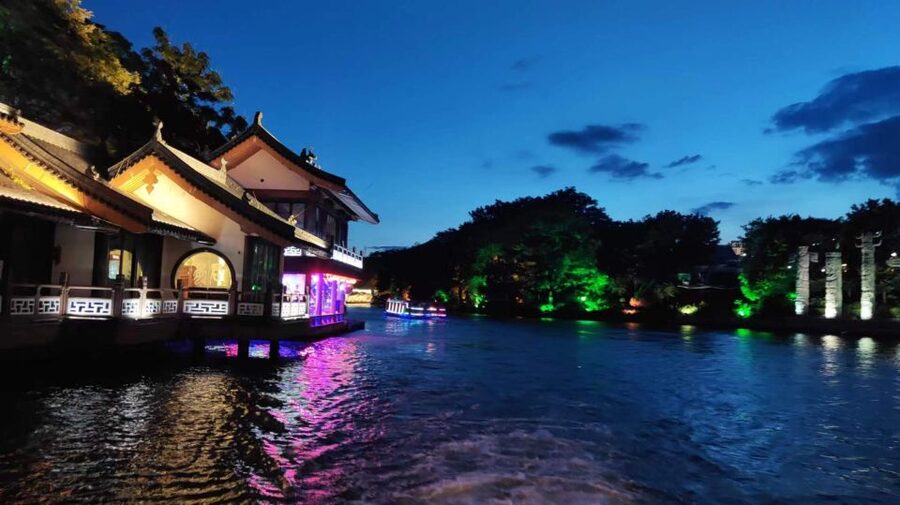 Guilin: Four Lakes Night Cruise with Round-trip Transfer - Who will enjoy this most
