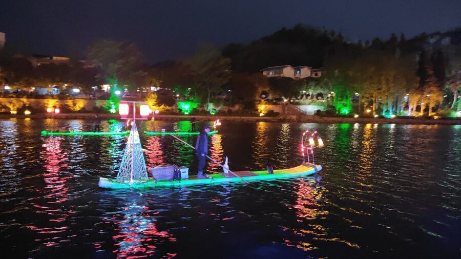 Guilin: Four Lakes Night Cruise with Round-trip Transfer - Should you book the Four Lakes night cruise?
