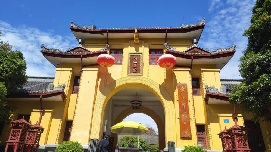 Guilin: Private Full-Day City Tour with Fubo Hill - Elephant Trunk Hill beside the Li River