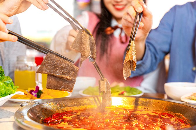 Half-Day Chengdu Back Alley Foodie Tour - What the guides add to the experience