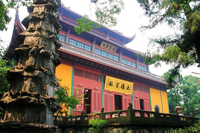 Half-Day Hangzhou Private Tour with Green Tea Village and Lingyin Temple - Walking through the Dragon Well tea fields