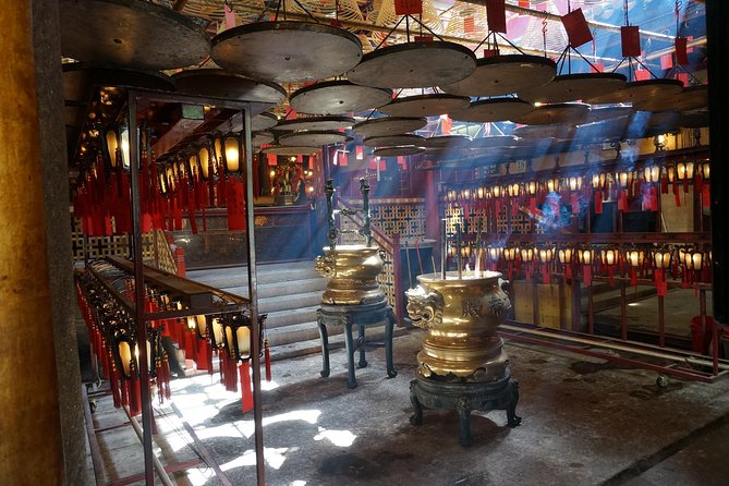 Half-Day Private Custom Tour of Hong Kong - Sheung Wan, Seafood Street, and Cat Street