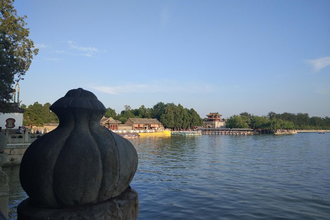 Half Day Private Tour to Summer Palace in Beijing - Entering the palace grounds and Kunming Lake