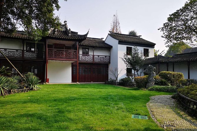 Half-Day Private Zhujiajiao Water Town Tour with Boat Ride from Shanghai - Walking Zhujiajiao’s lanes and waterways