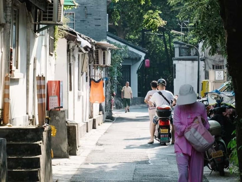 Hangzhou Insider Mini-Hike: TCM, Hill Views and Wet Market - From Gulou Church into Da Jing Xiang