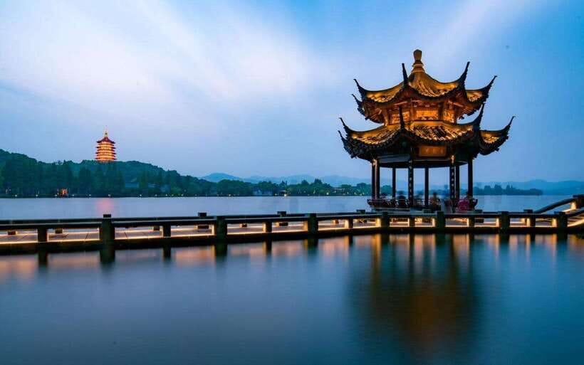 Hangzhou Private Day Trip by Bullet Train from Shanghai - Starting at your Shanghai hotel and Hongqiao Station