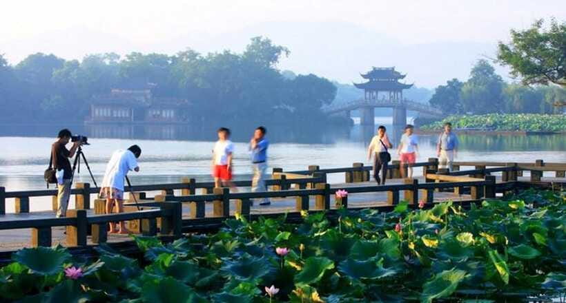 Hangzhou Private One Day Trip from Shanghai by Bullet Train - What the private guide changes