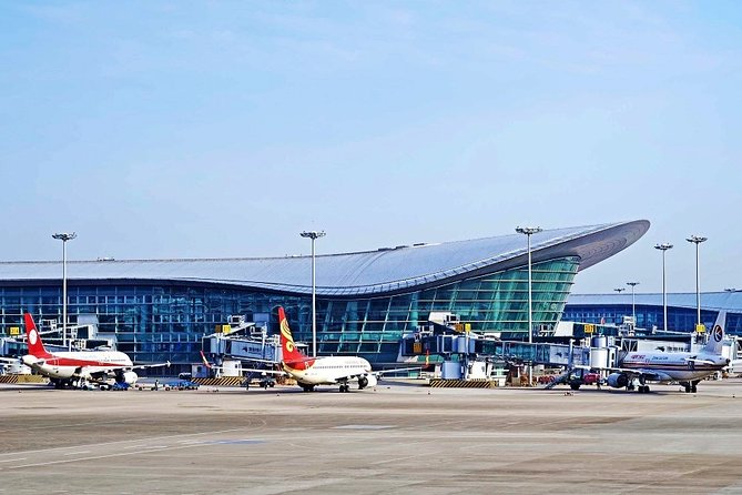 Hangzhou Xiaoshan Airport Private Driver Transfer to City Area - Meeting a driver who speaks basic English