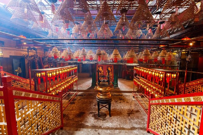 Hong Kong City Tour + Lunch + Peak Tram - Cat Street, antiques, and a short look at local commerce