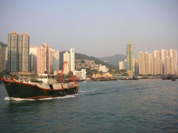 Hong Kong Fisherman’s Wharf: Aberdeen Fishing Village Boat Tour - Seeing Aberdeen from a traditional teak boat