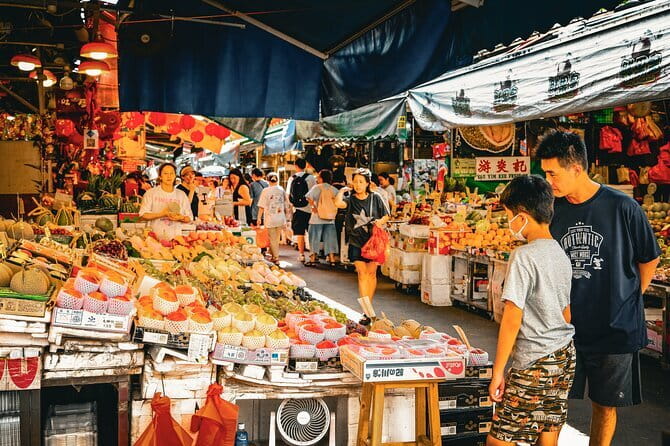 Hong Kong: Kowloon Street Market & Food Culture Walking Tour - Walnut cookies and memory at Ki Tsui Cake Shop