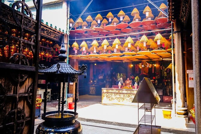 Hong Kong: Kowloon Street Market & Food Culture Walking Tour - Imported fruit at Kiu Ming Mansion