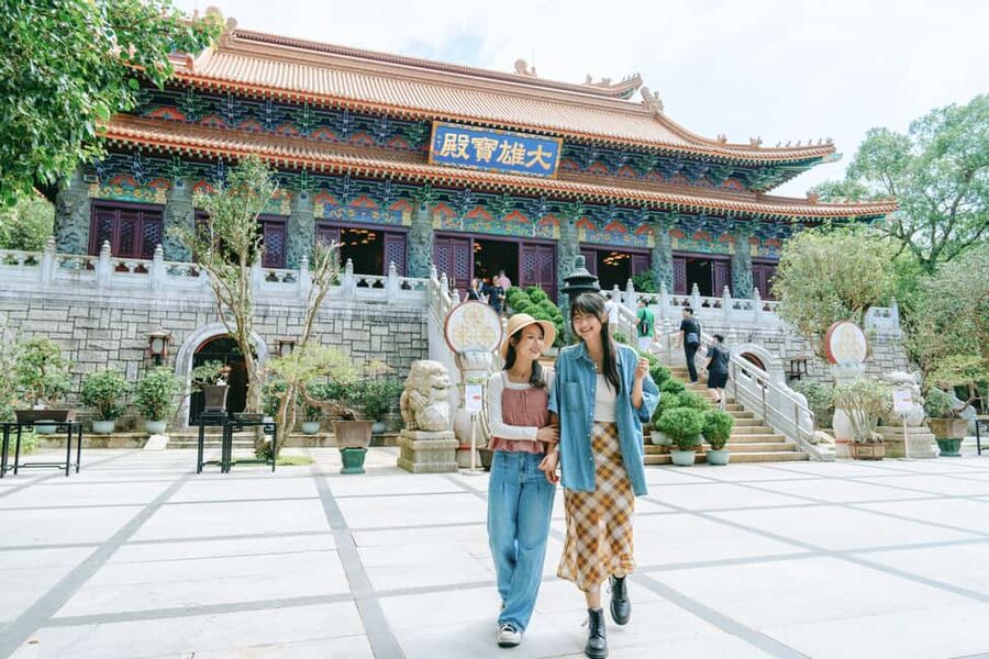 Hong Kong: Lantau Private Coach, Tai O & Big Buddha Tour - How the guide and group style affect the experience