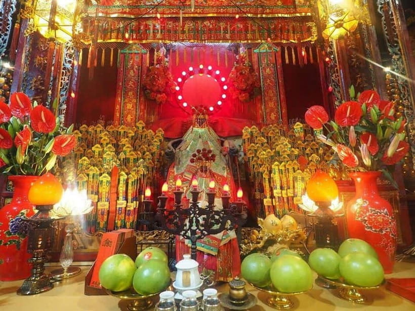 Hong Kong: Lantau VIP Priority Cable Car, Big Buddha & Tai O - How the guides shape the day