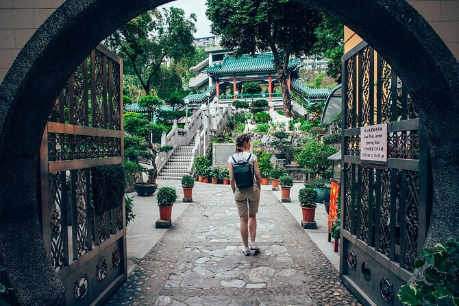 Hong Kong : Must-See Attractions Walking Tour With A Guide - Key points to know before booking