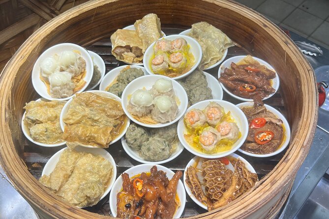 Hong Kong Private Food Tour with Michelin Street Food - Michelin-recommended wontons and fish balls