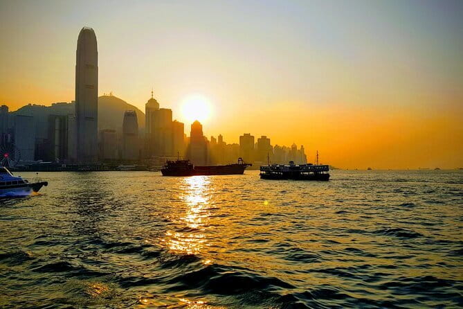 Hong Kong Street Food Tour with Locals - Dim Sum, Wonton & more - Herbal tea and the Cantonese approach to balance