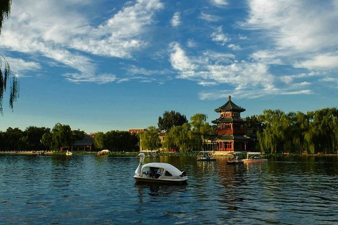 Houhai Hutong Tour: Rickshaw + Prince Gong & Soong Residences - The rickshaw ride through the Back Lakes