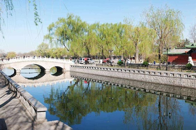 Houhai Hutong Tour: Rickshaw + Prince Gong & Soong Residences - Lotus Lane and the first look at old Beijing