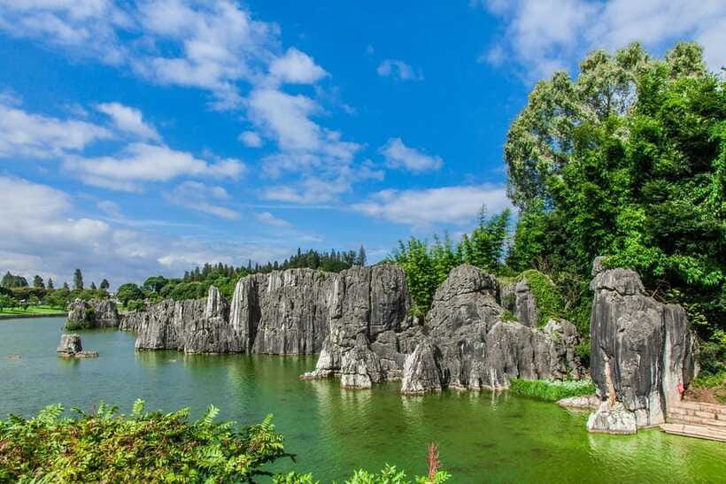 KunmingStone Forest Private Tour:Scenic Walks+Guide Insights - Leaving Kunming in a private car