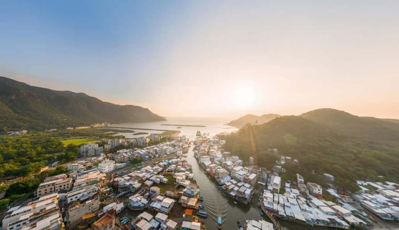 Lantau Island: Priority Cable Car, Tai O & Direct Transfer - Tai O’s stilt houses and narrow waterways