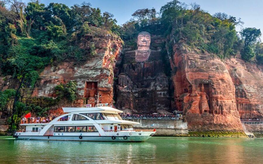 Leshan Buddha boat and food half day trip - The timing lesson from a delayed train