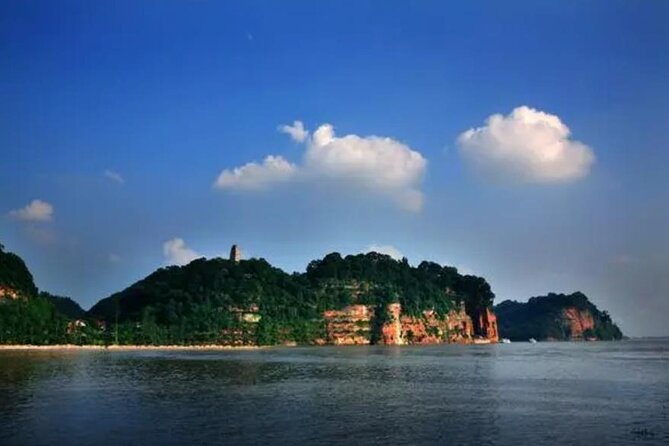 Leshan Buddha + Panda Base or Old Tea House Private Day Tour - Who should choose the panda route