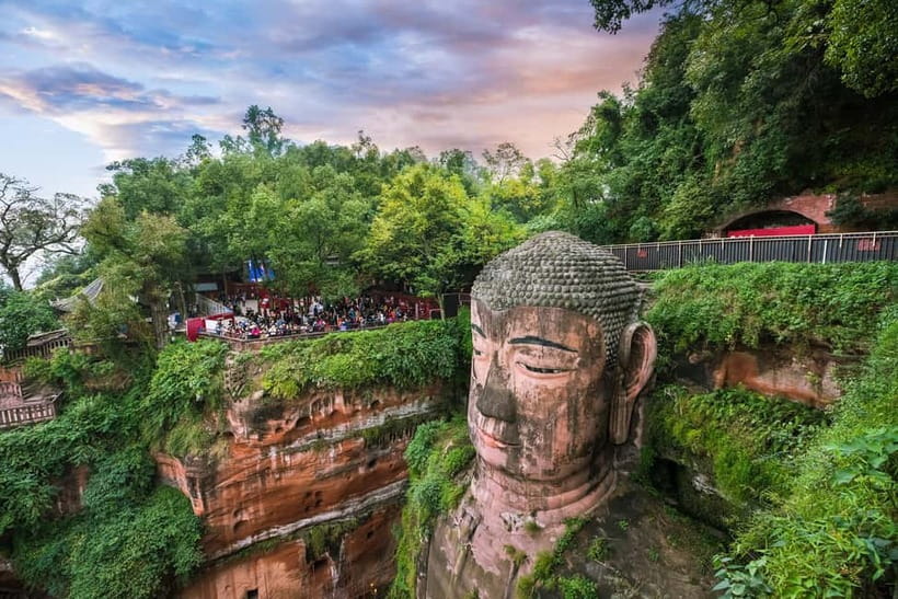 Leshan Giant Buddha & Huanglongxi/Buddha Temple Day Trip - Leshan snack street: lunch with local flavor