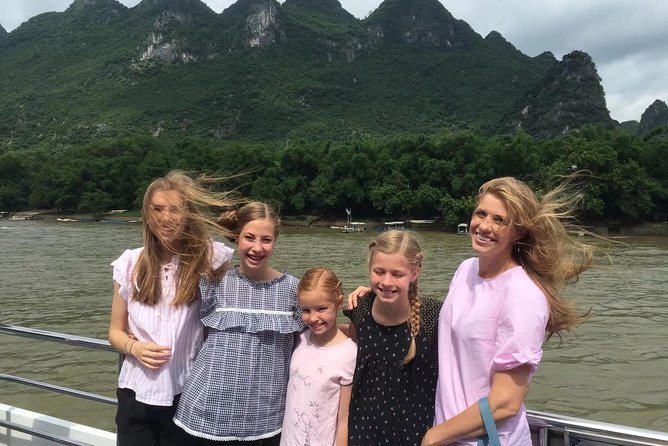 Li River cruise & Yangshuo countryside private day tour - Seeing the karst peaks with an English-speaking guide