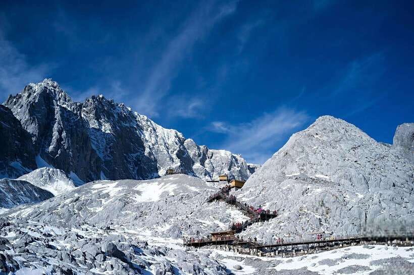 Lijiang: Jade Dragon Snow Mountain and Blue Moon Valley Tour - Riding up to Glacier Park at 4,680 meters