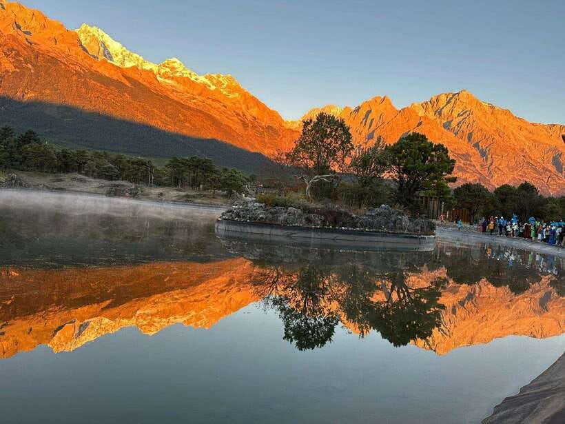 Lijiang: Jade Dragon Snow Mountain and Blue Moon Valley Tour - Blue Moon Valley brings the color contrast