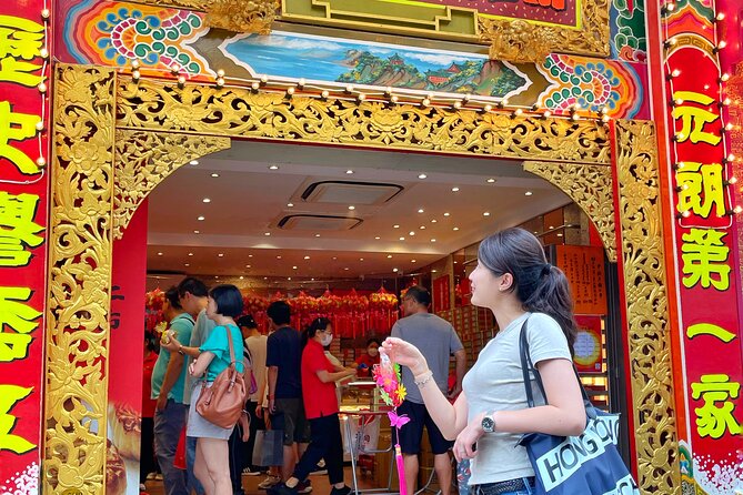 Lunar New Year Preparation Group Tour - Hong Kong Island - The guide’s teaching style