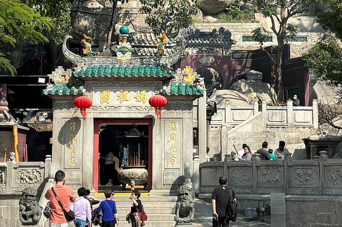 Macau Highlights & Culture Day Trip from Hong Kong with Pickup - Buffet lunch and the Macau Tower decision