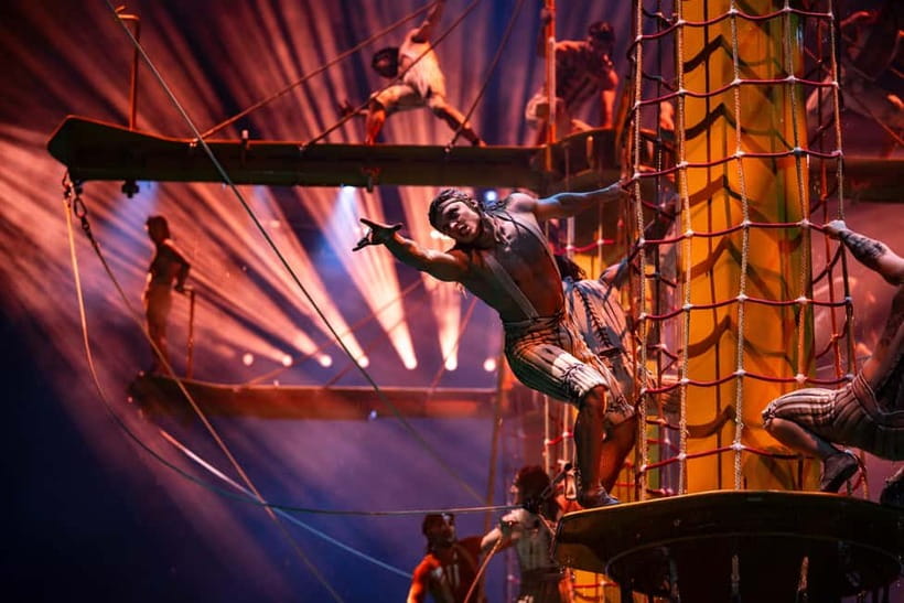Macau: House of Dancing Water Show Ticket - Acrobatics, dance, and the human risk factor