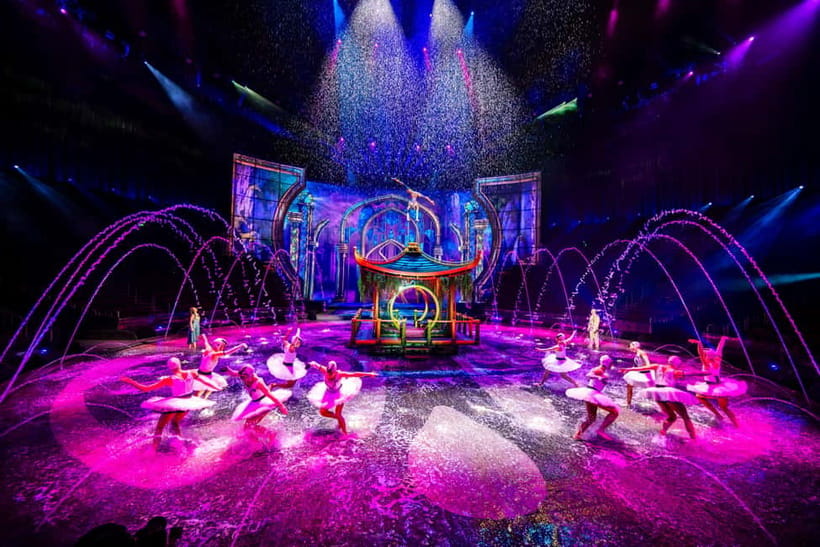 Macau: House of Dancing Water Show Ticket - Following the stranger into the mysterious kingdom
