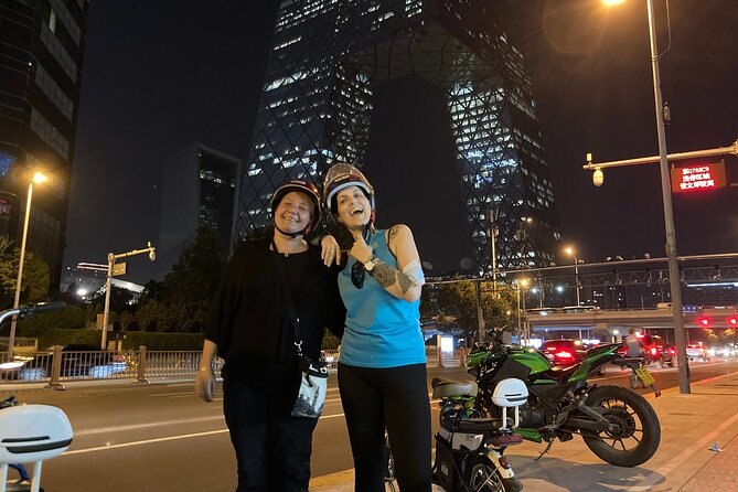 Modern Beijing Discovery by Bike - Jianwai SOHO and the CCTV New Mansion