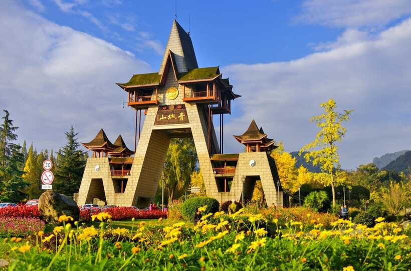 Mount Qingcheng Tour: Explore Serene and Sacred Taoist Site - Optional sightseeing bus and cableway choices
