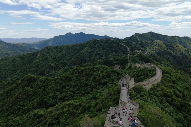 Mutianyu Great Wall Tour sedan - The drive to Mutianyu and arrival procedure
