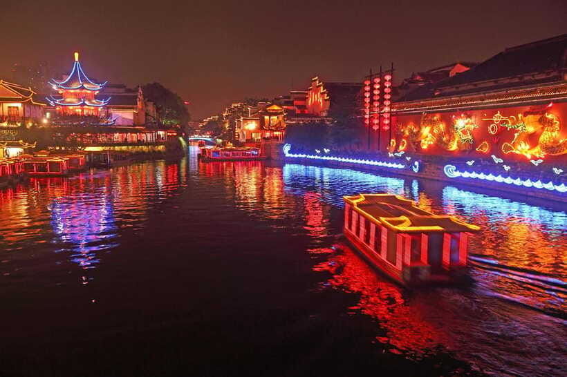 Nanjing: Night Cruise on Outer Qinhuai River for Adults - How the timing works in practice