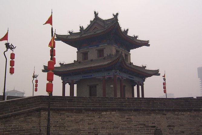 One Day Private Xian Tour to Terracotta Warriors with Airport Transfers - Lunch with a local stop built in