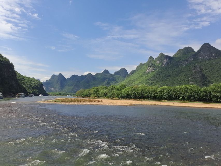 One Hour Chinese Calligraphy or Painting Lessons in Yangshuo - A quiet art lesson in the middle of Yangshuo