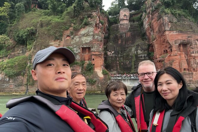 Panda and Leshan Buddha Private Tour - What the private guide adds