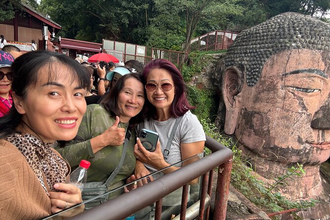 Panda and Leshan Buddha Private Tour - Who will enjoy this day most